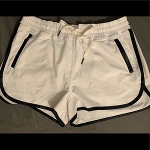 Lululemon white shorts size 8